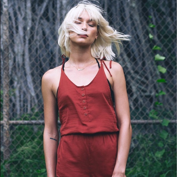 🌴💛HURLEY- ROMPER💛🌴 - Picture 3 of 8